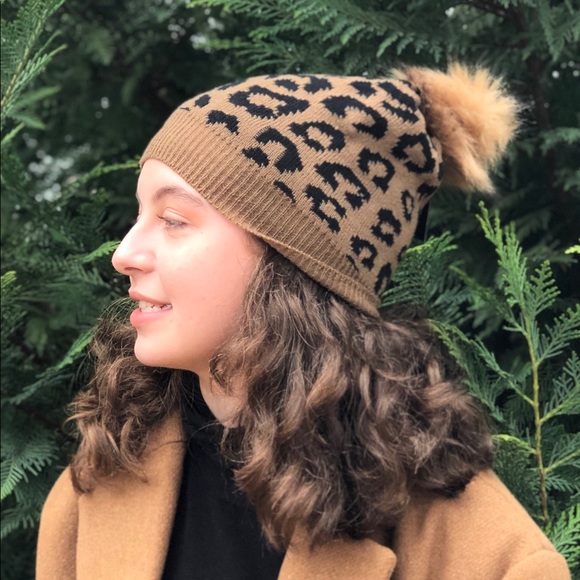 LAST ONE❗️Leopard Faux Fur Pom Pom Beanie - Picture 3 of 4
